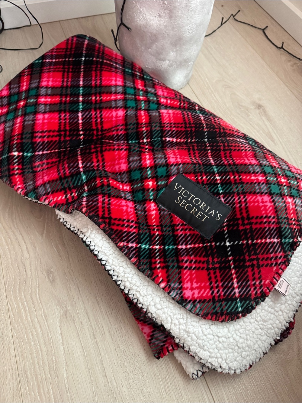 Victoria's Secret Red Plaid Sherpa Lined Cozy Throw Blanket 50"x60"